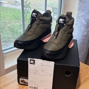 Sorel Olive and Black High-Top Boots